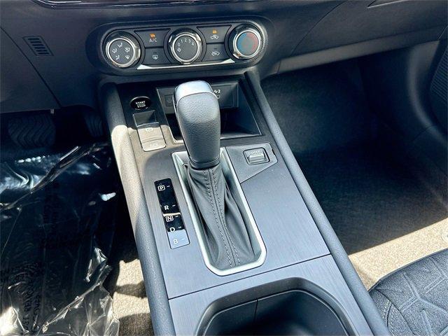 Photo of 2025 Super Black Nissan Kicks