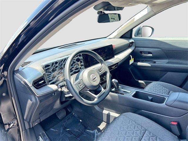 Photo of 2025 Super Black Nissan Kicks