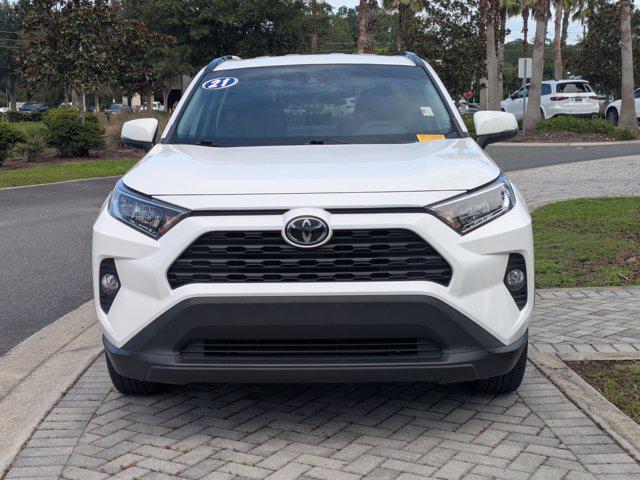 Photo of 2021 Super White Toyota RAV4