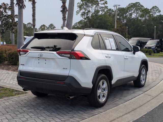 Photo of 2021 Super White Toyota RAV4