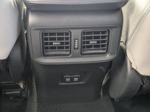 Photo of 2021 Super White Toyota RAV4