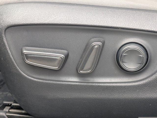 Photo of 2021 Super White Toyota RAV4
