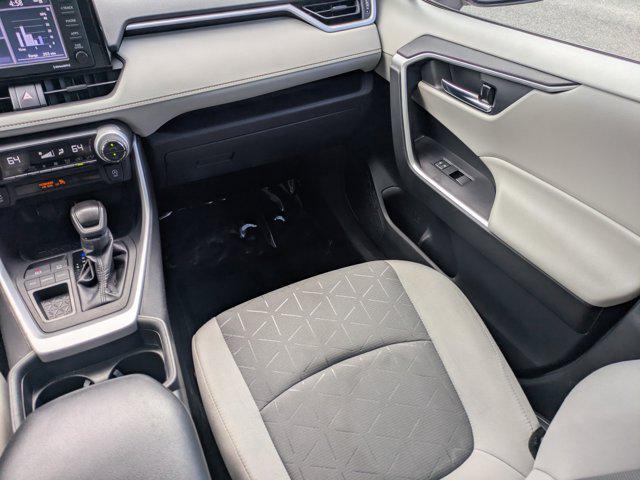 Photo of 2021 Super White Toyota RAV4