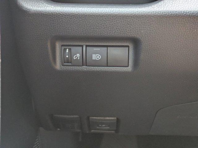 Photo of 2021 Super White Toyota RAV4