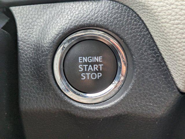 Photo of 2021 Super White Toyota RAV4
