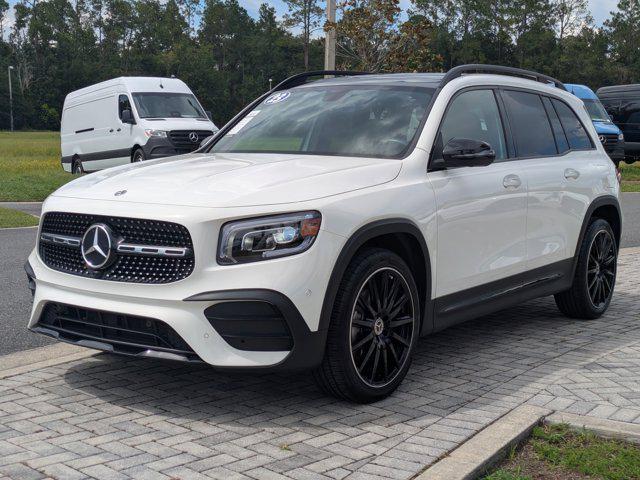 Photo of 2023 Polar White Mercedes-Benz GLB 250