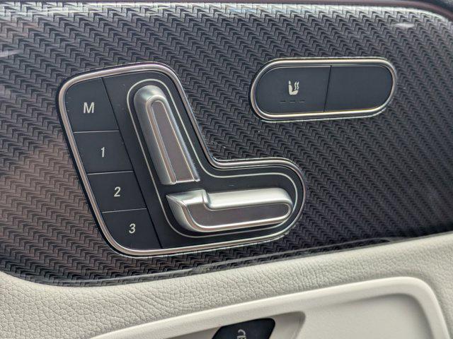 Photo of 2023 Polar White Mercedes-Benz GLB 250