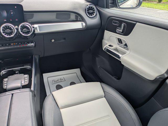 Photo of 2023 Polar White Mercedes-Benz GLB 250