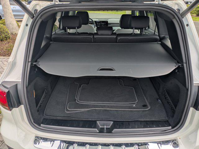 Photo of 2023 Polar White Mercedes-Benz GLB 250