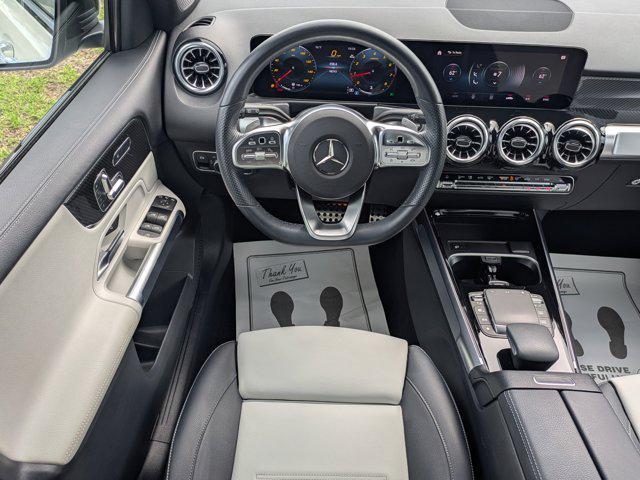 Photo of 2023 Polar White Mercedes-Benz GLB 250