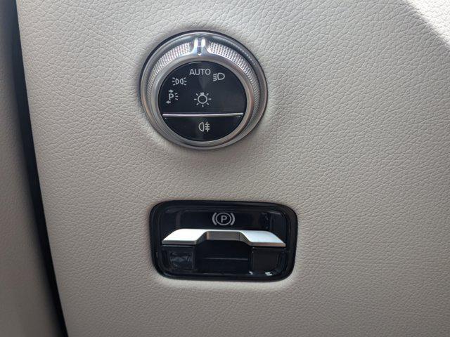 Photo of 2025 Polar White Mercedes-Benz GLC 300