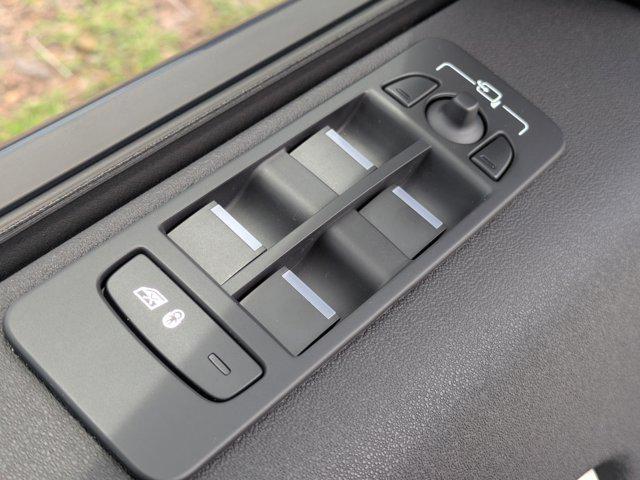 Photo of 2024 Varesine Blue Metallic Land Rover Discovery Sport