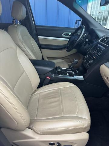 Photo of 2016 White Ford Explorer