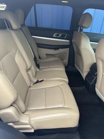 Photo of 2016 White Ford Explorer