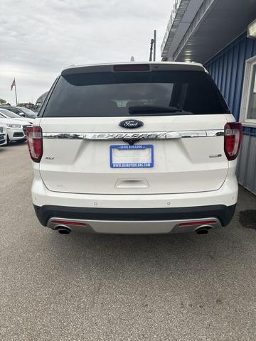 Photo of 2016 White Ford Explorer