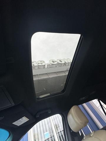 Photo of 2016 White Ford Explorer