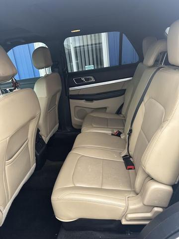 Photo of 2016 White Ford Explorer