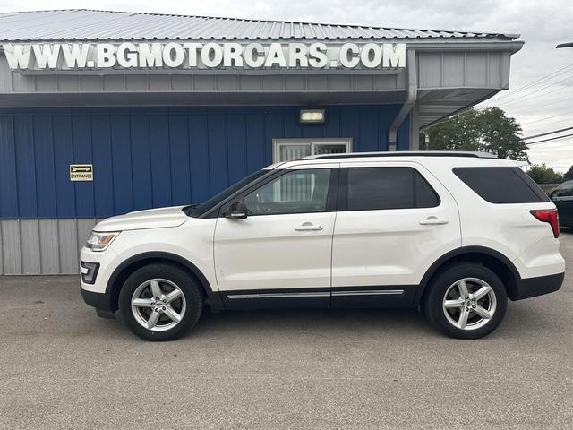 Photo of 2016 White Ford Explorer