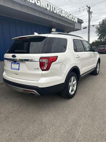 Photo of 2016 White Ford Explorer
