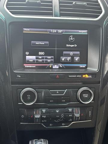 Photo of 2016 White Ford Explorer