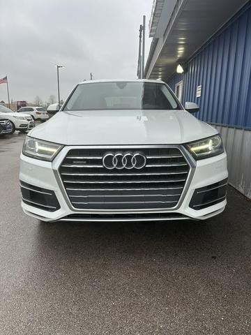 Photo of 2017 White Audi Q7