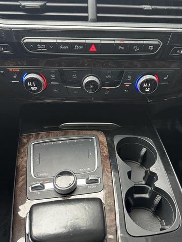 Photo of 2017 White Audi Q7