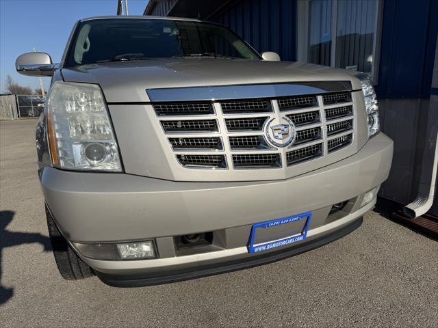 Photo of 2009 Silver Cadillac Escalade