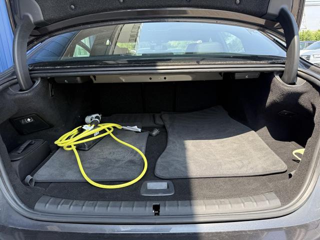 Photo of 2018 Gray BMW 530e