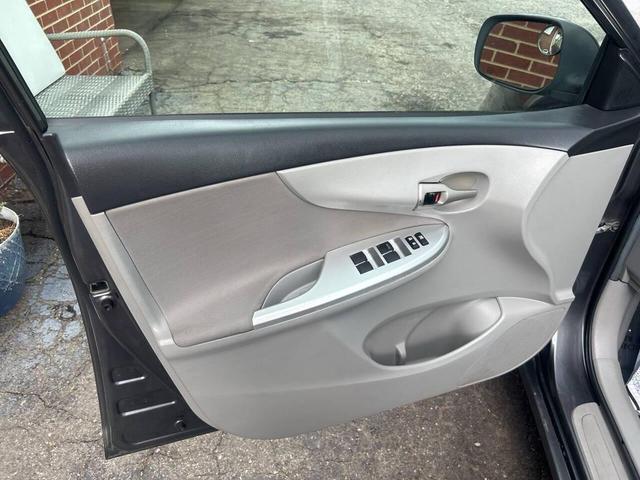 Photo of 2013 Magnetic Gray Metallic Toyota Corolla