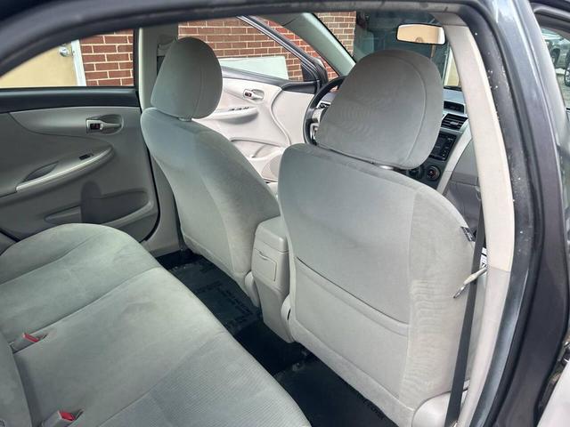 Photo of 2013 Magnetic Gray Metallic Toyota Corolla