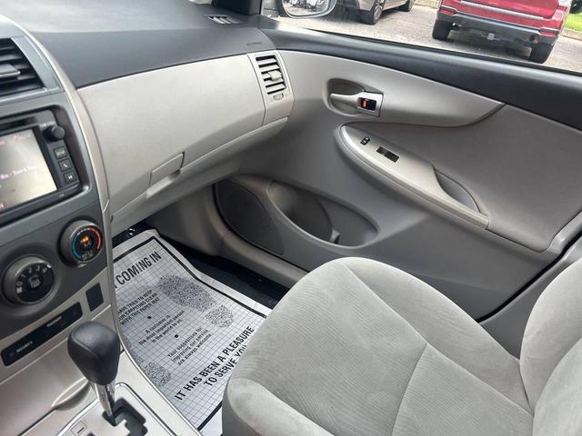 Photo of 2013 Magnetic Gray Metallic Toyota Corolla