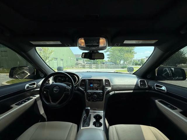 Photo of 2016 Green Jeep Grand Cherokee