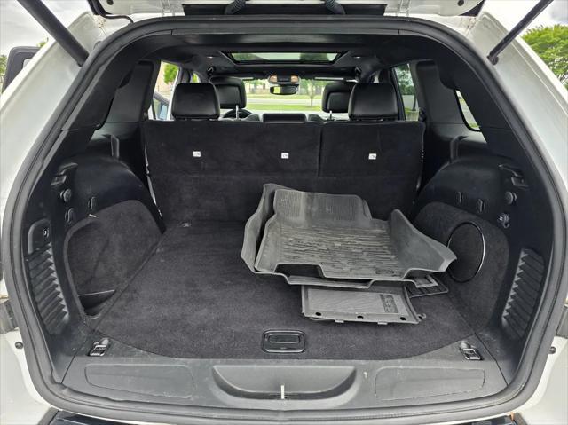 Photo of 2020 Bright White Clearcoat Jeep Grand Cherokee