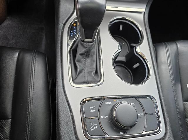 Photo of 2020 Bright White Clearcoat Jeep Grand Cherokee
