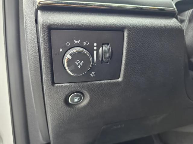 Photo of 2020 Bright White Clearcoat Jeep Grand Cherokee