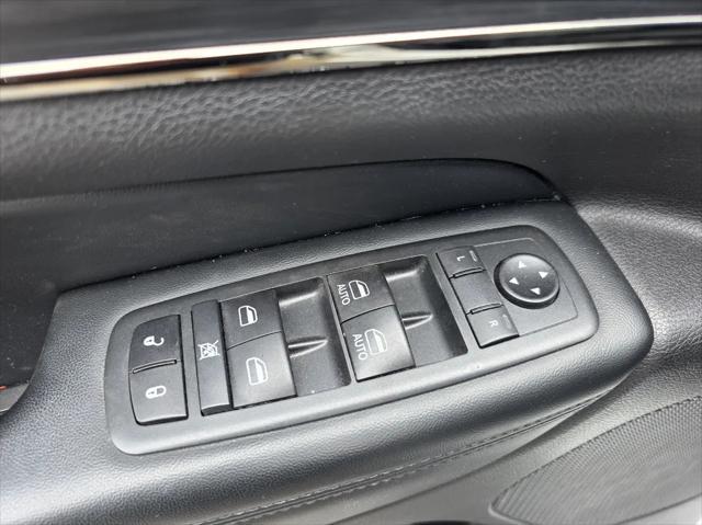 Photo of 2020 Bright White Clearcoat Jeep Grand Cherokee