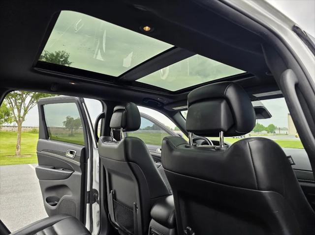 Photo of 2020 Bright White Clearcoat Jeep Grand Cherokee