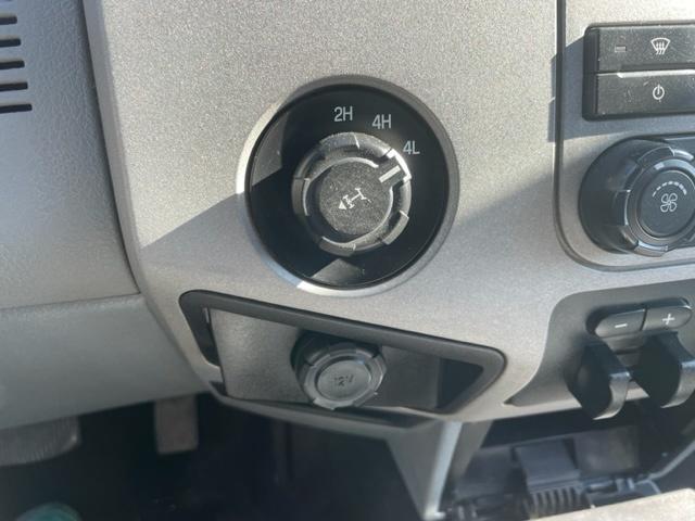 Photo of 2015 White Ford F-250
