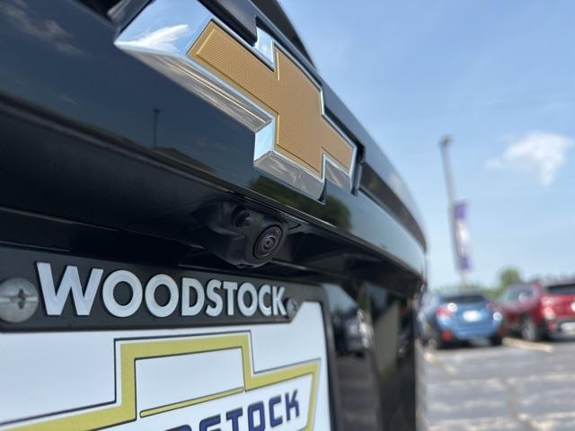 Photo of 2026 Mosaic Black Metallic Chevrolet Traverse