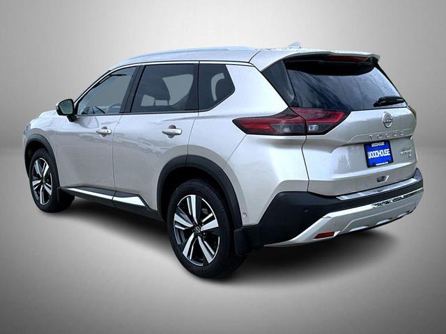 Photo of 2022 Champagne Silver Metallic Nissan Rogue