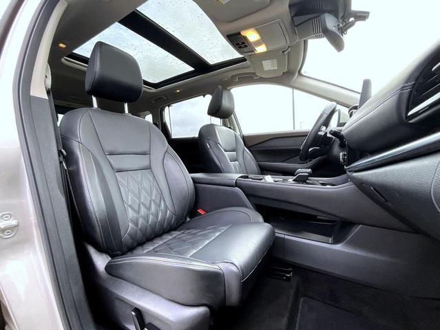 Photo of 2022 Champagne Silver Metallic Nissan Rogue