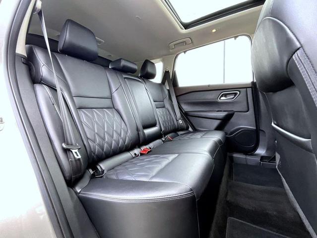 Photo of 2022 Champagne Silver Metallic Nissan Rogue