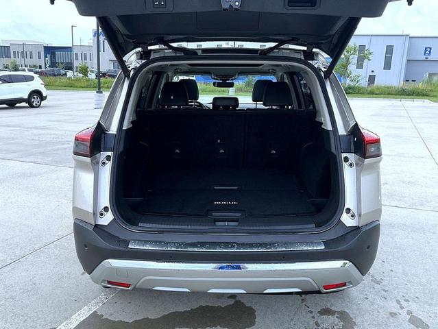 Photo of 2022 Champagne Silver Metallic Nissan Rogue