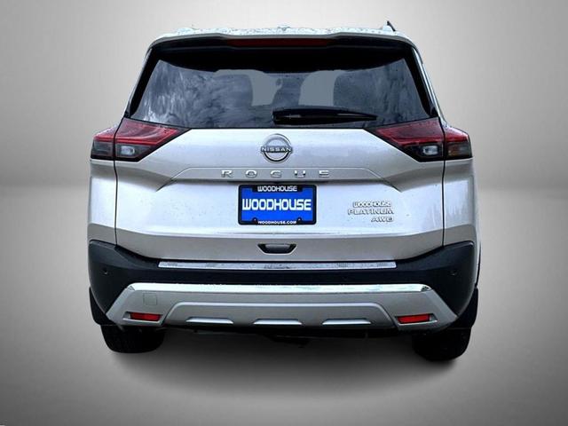 Photo of 2022 Champagne Silver Metallic Nissan Rogue
