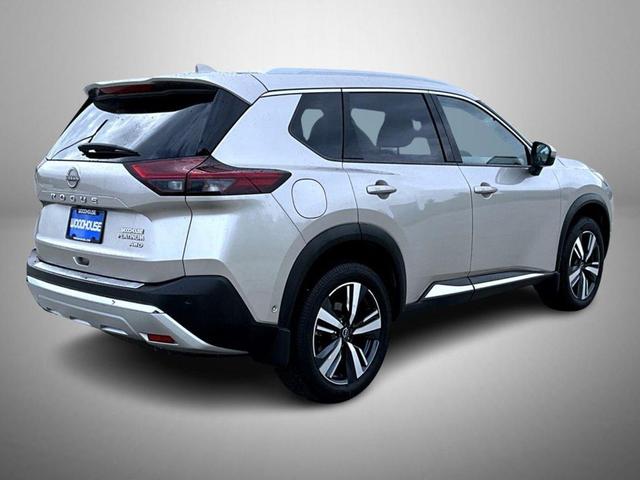 Photo of 2022 Champagne Silver Metallic Nissan Rogue
