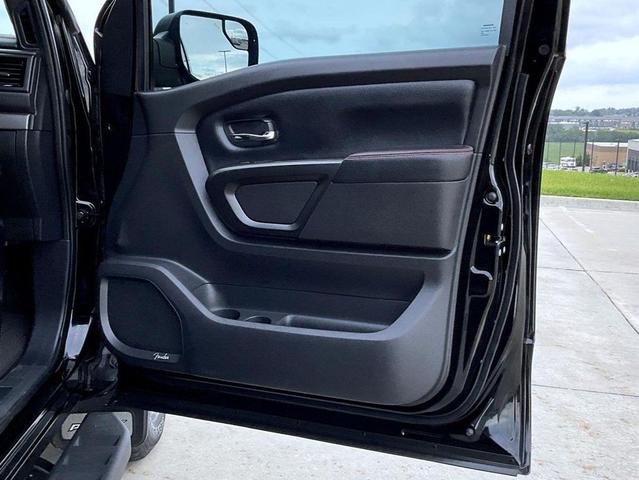 Photo of 2020 Super Black Nissan Titan