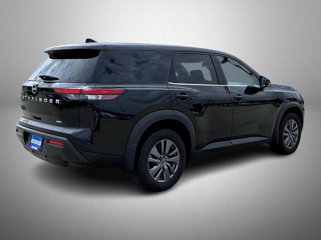 Photo of 2023 Super Black Nissan Pathfinder