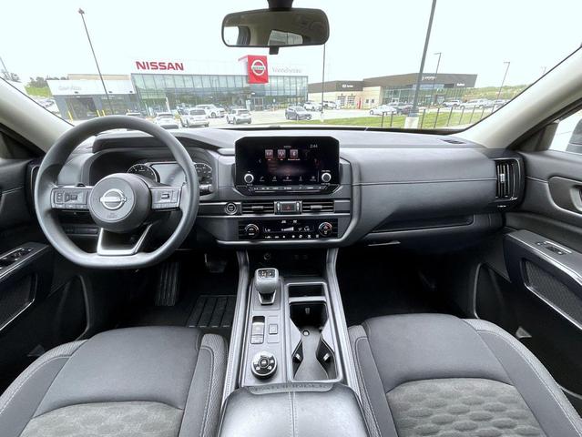 Photo of 2023 Super Black Nissan Pathfinder