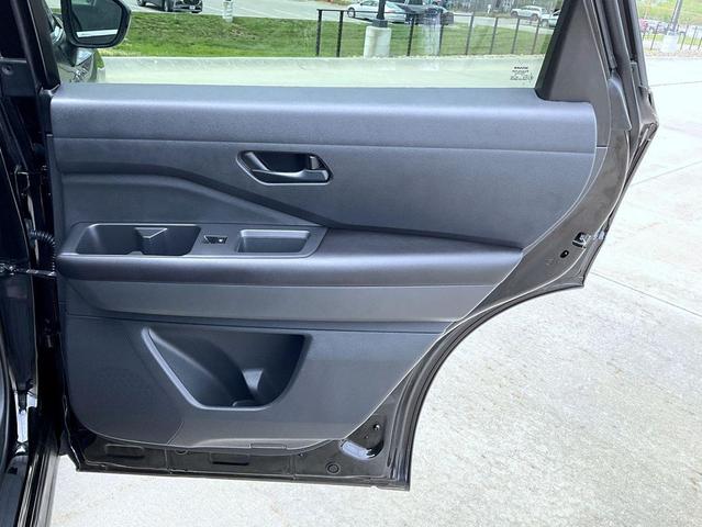 Photo of 2023 Super Black Nissan Pathfinder