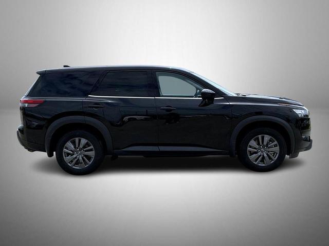 Photo of 2023 Super Black Nissan Pathfinder